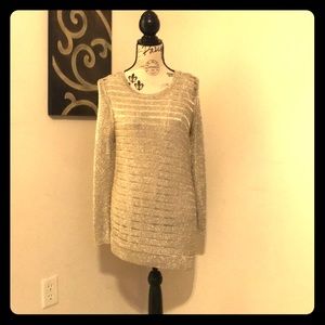 Pull over sweater in gold